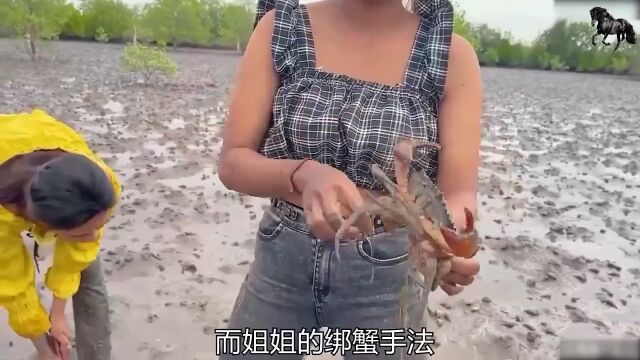 泰国姑娘赶海不怕脏