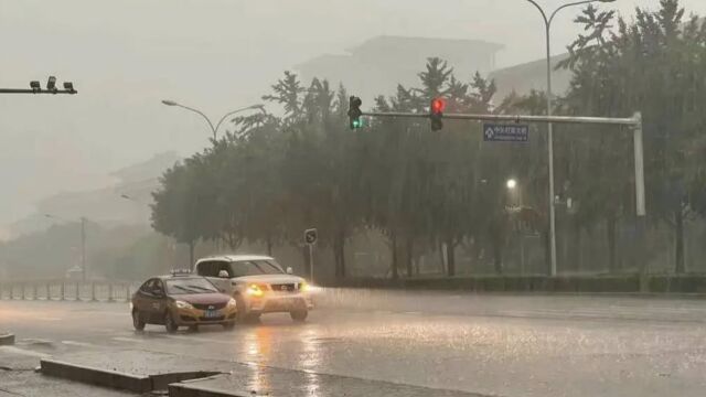 北京处于暴雨预警中约92小时,未来三天多雷阵雨天气