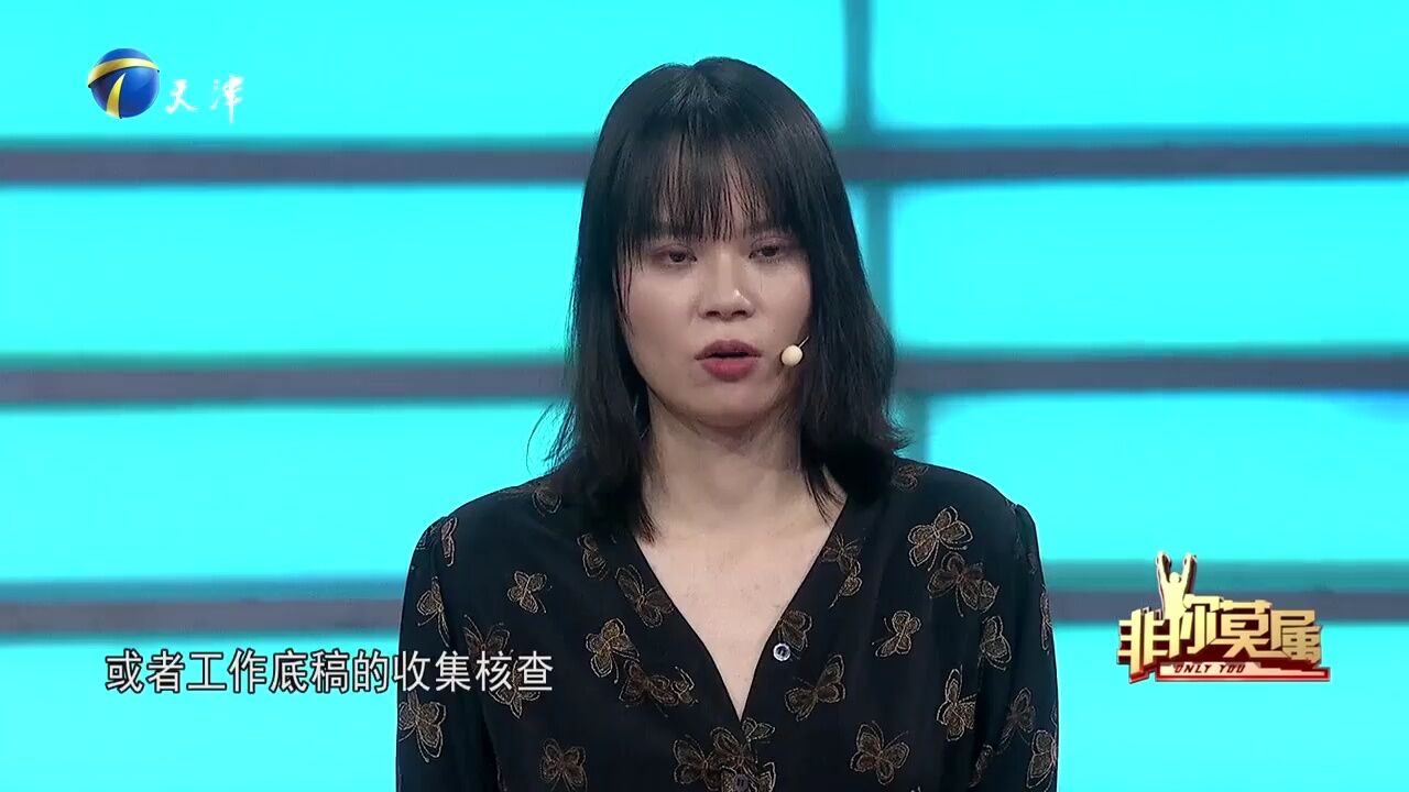 美女正值大好年华,却一副暮气沉沉的样子,看着感觉很违和