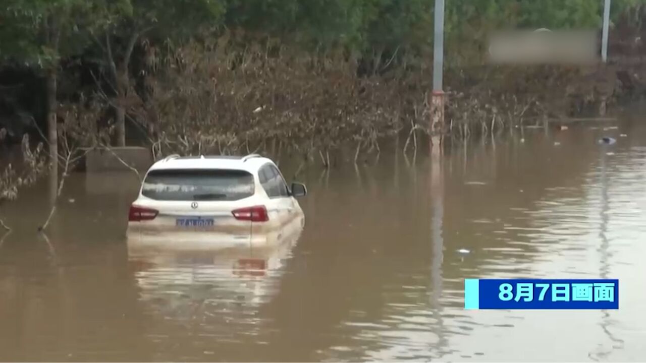 河北涿州:城区道路积水严重,排水加紧进行