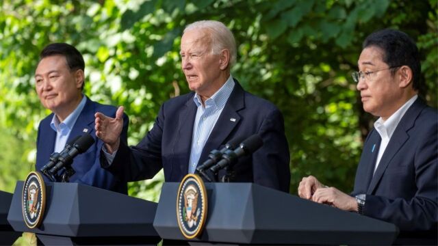 Biden Holds a Trilateral Meeting with President Yoon and Prime Minister Kishida