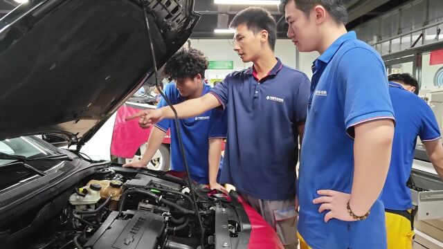 哪家汽车新能源学校好?老师手把手教学,各种设备一应俱全!