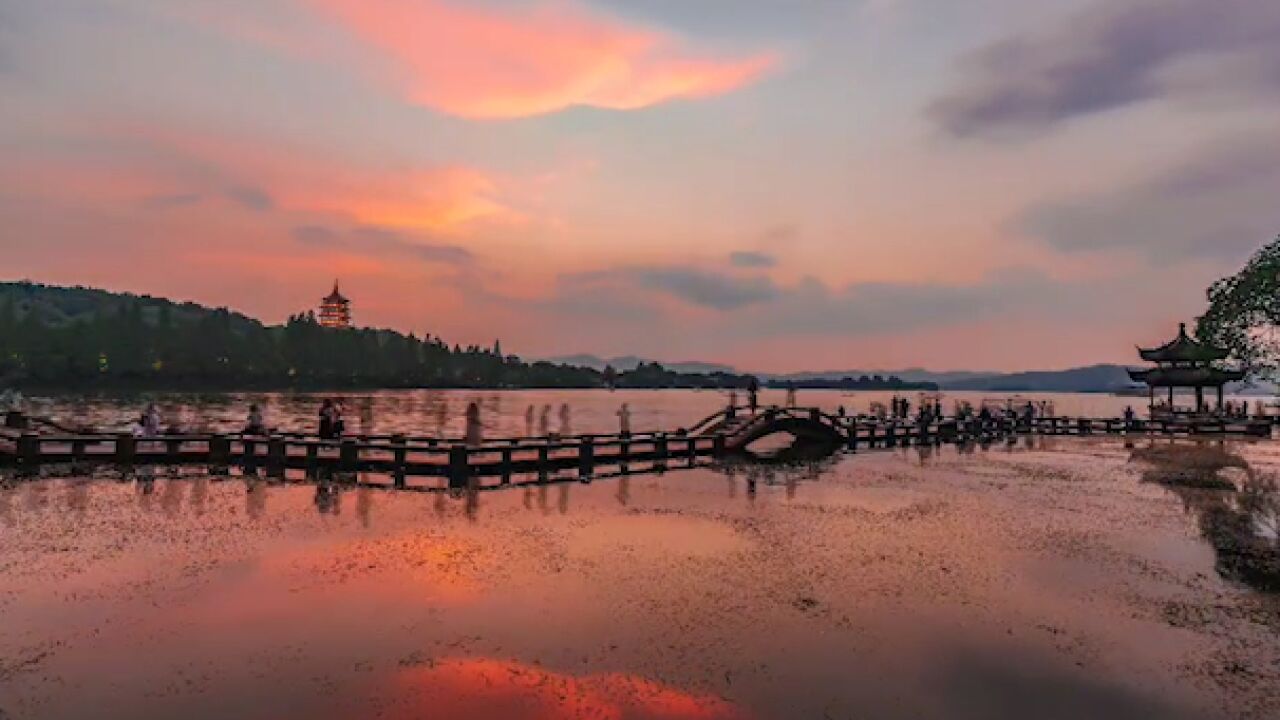 这个秋天总得来西湖看场晚霞吧!雷峰夕照美不胜收