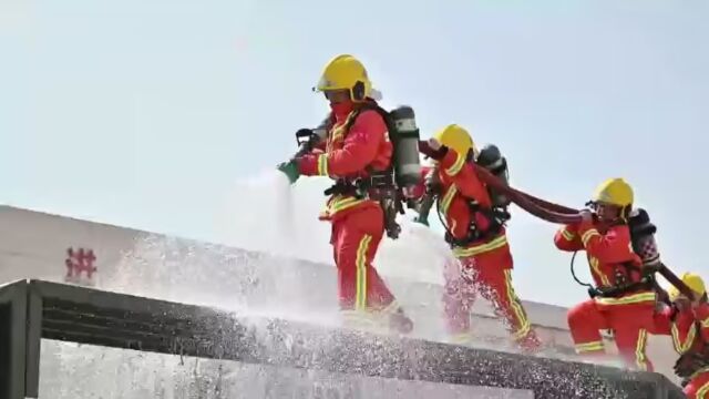 新疆机场集团乌鲁木齐国际机场分公司航空安全保卫部消防救援中心《火焰蓝的青春》