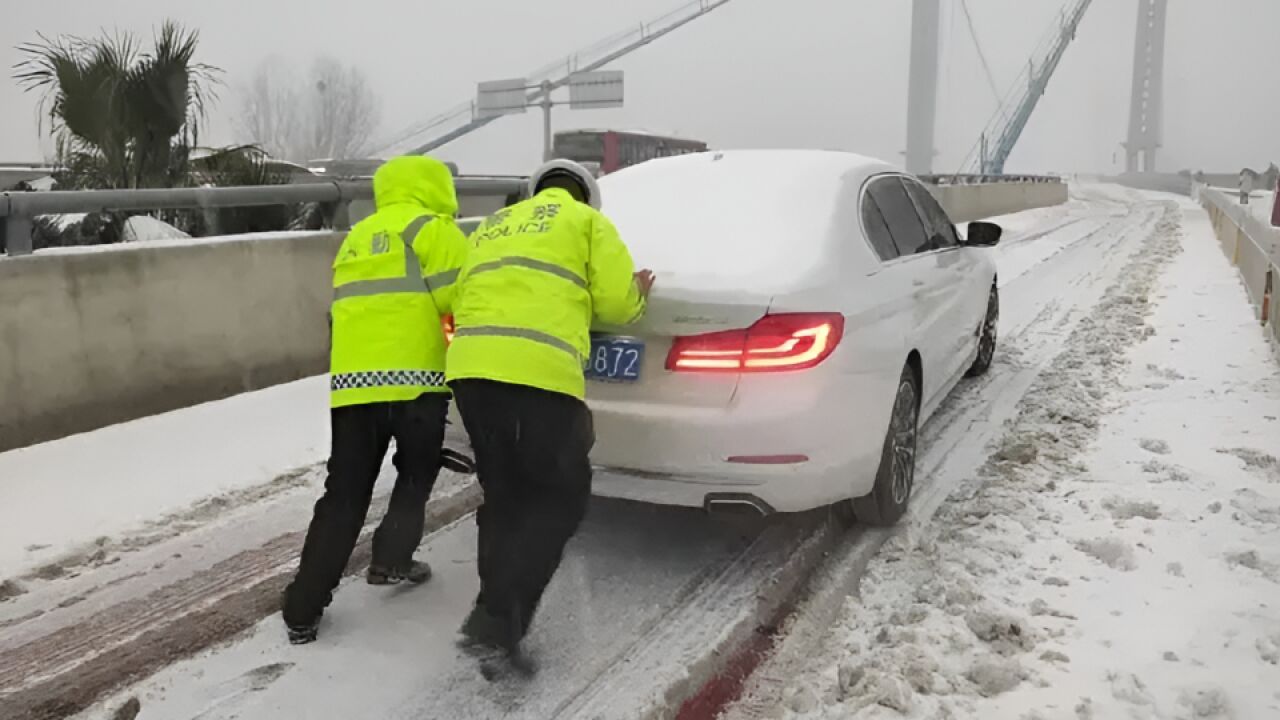 暴雪红色预警!襄阳机场关闭、公交停运