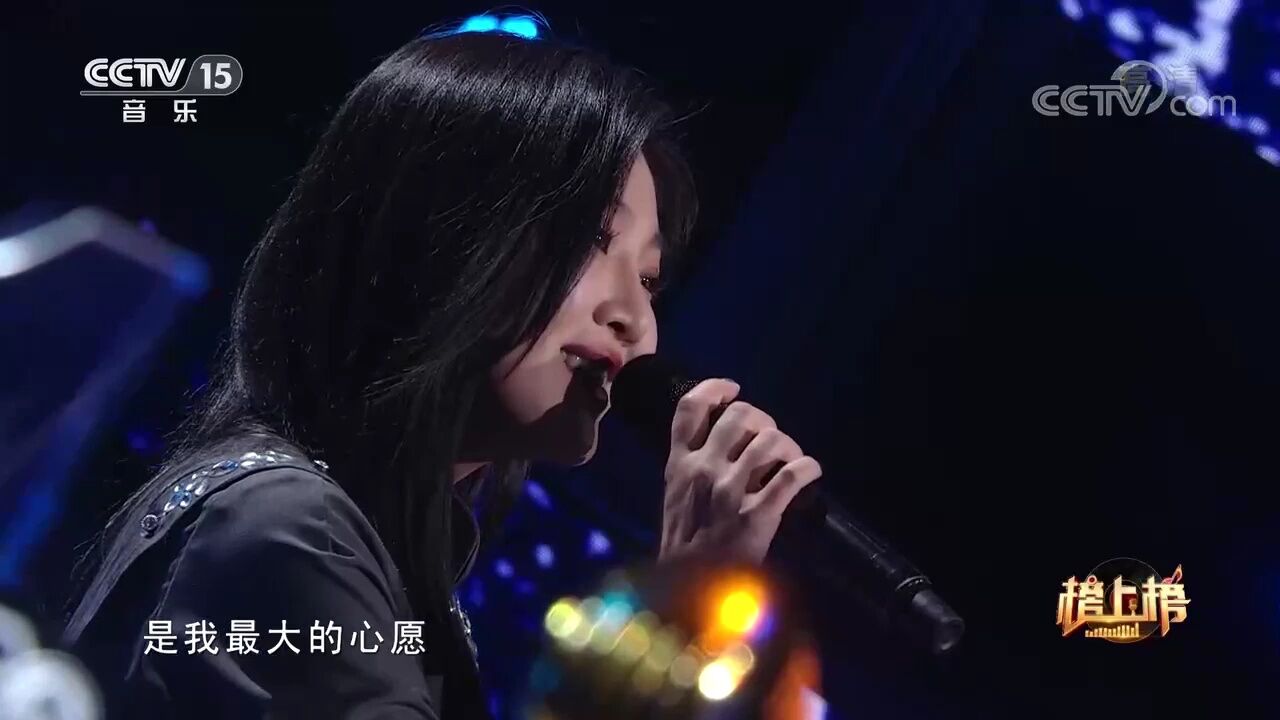 郭飞宏演唱的《祝你平安》,歌声温柔带感,忍不住举起双向