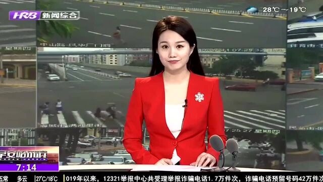 湖北恩施:座椅拆除 面包车改装成“卧铺”