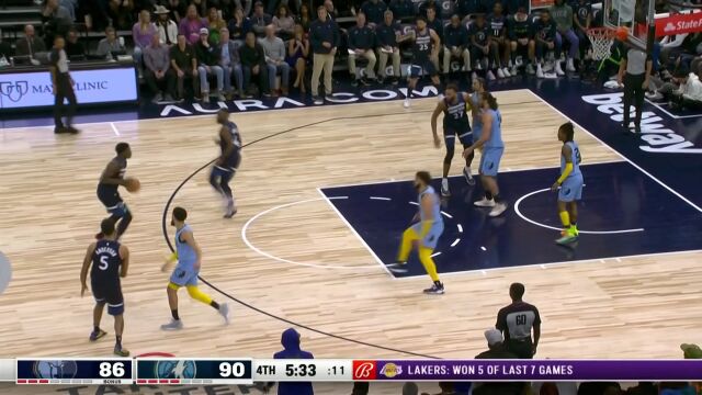 兄弟 我知道你能飞多高！狄龙半场空接助飞莫兰特凌空炸筐