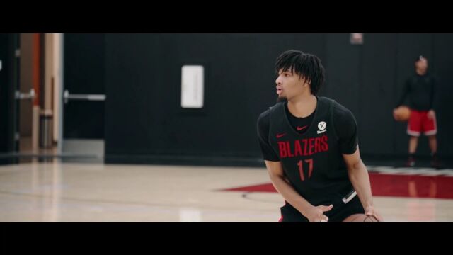 引爆替补席！卡特助飞字母哥空接暴扣