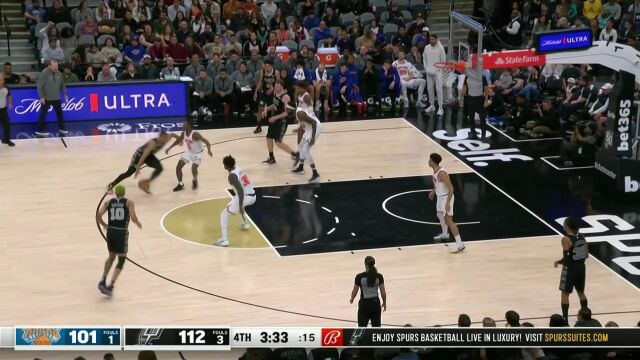 螳螂捕蝉黄雀在后 约翰逊背后伸出长臂送上火锅大餐