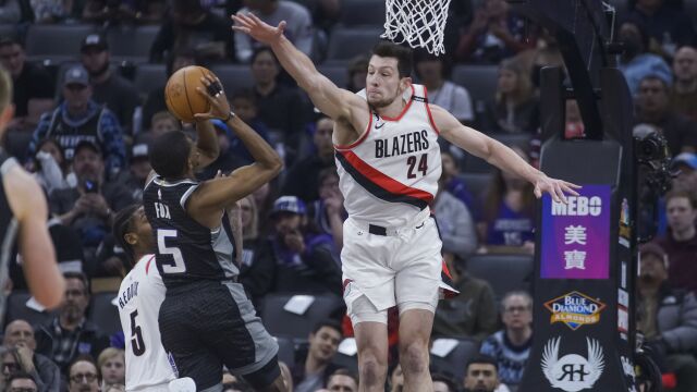 开拓者116-133国王 福克斯31分国王大胜残阵开拓者