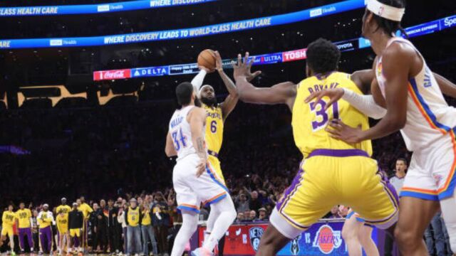 詹姆斯vs雷霆集锦 空砍38+7历史得分王成就达成