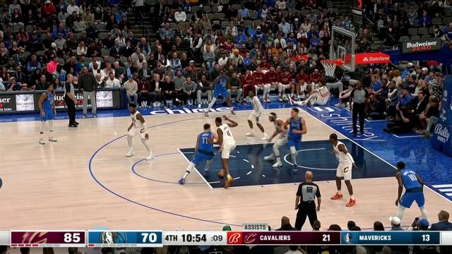 一招鲜吃遍天 东契奇后仰倒地命中2+1