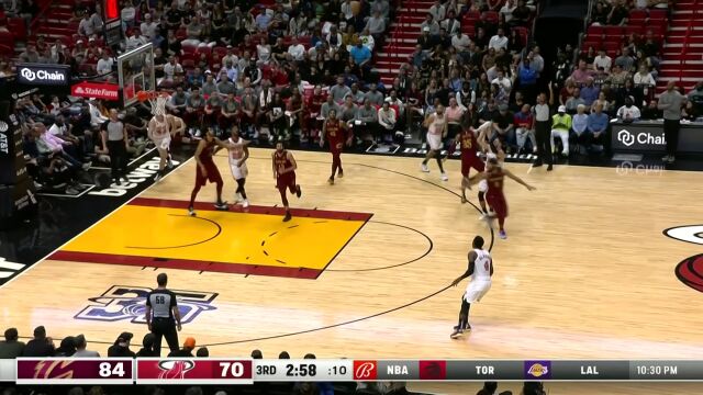 场上下起三分雨 斯特鲁斯米切尔对轰三分炮