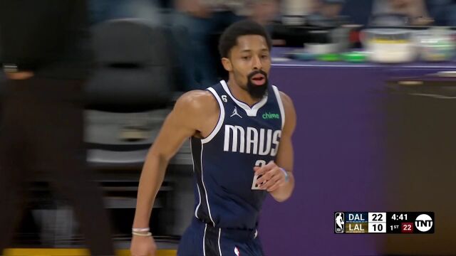 独行侠布下天罗地网封盖詹姆斯 顺势反击丁威迪三分一箭穿心