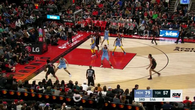 纵横捭阖势不可挡 阿奴诺比碾压突破轰炸篮筐