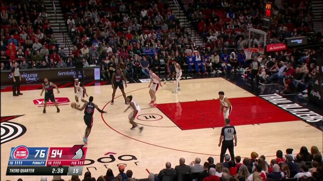 扣篮王是真有信心！迪亚洛包围圈失衡上篮稳稳打进