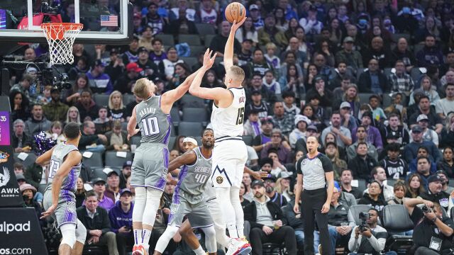 掘金126-127国王 国王3人得分30+主场背靠背复仇掘金