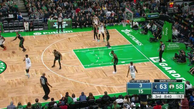 顶级的爆发力 爱德华兹中路突破送出单臂劈扣