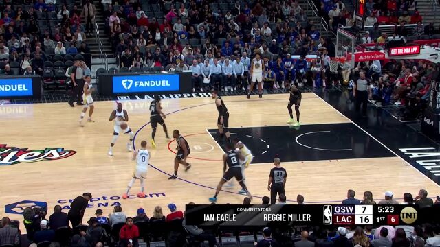 格林弧顶发牌送妙传 库明加空切进场双手暴扣