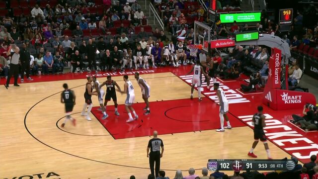 研究透了你了 莱尔斯抢断反击暴扣一条龙