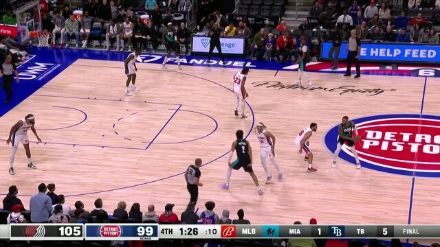 尽显杀手本色 格兰特底角三分出手稳稳命中