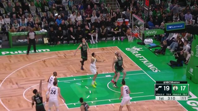 比分相互反超！丰申奇奥与塔图姆果断出手对飚三分