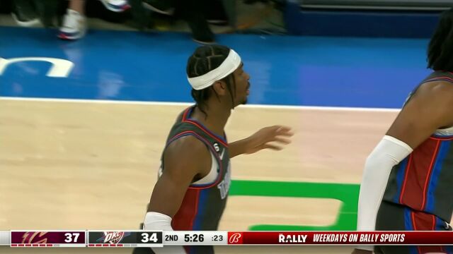 亚历山大击地妙传信手拈来 贝兹利骤起发难面对空篮将球扣进