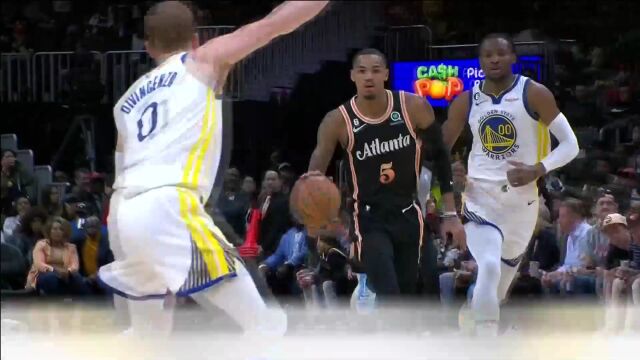 禁区之中予取予求 卡佩拉送出两记暴扣无人可挡