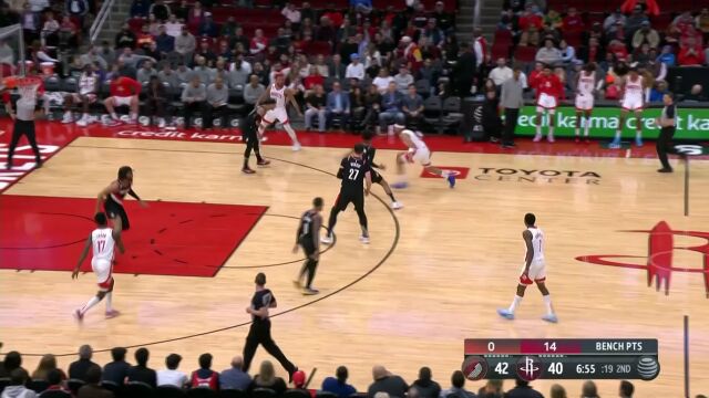 主动送上手的大礼不得不要 利拉德抢断反击背传约翰逊滑翔暴扣