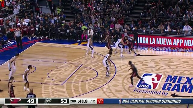 镇守篮下守护禁区尊严 科林斯铁索拦江大帽斯特鲁斯