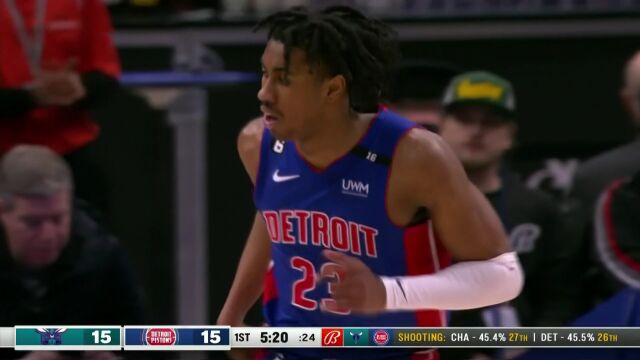 一路火花带闪电！艾维连续超车上篮轻取