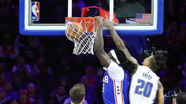 NBA·76人137-125马刺