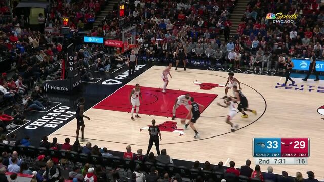 一言不合就起飞 科比怀特鹰击长空单臂劈扣