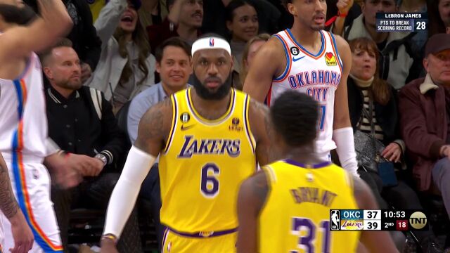 实力碾压破阵摧坚 詹姆斯顶飞防守抛投打成2+1