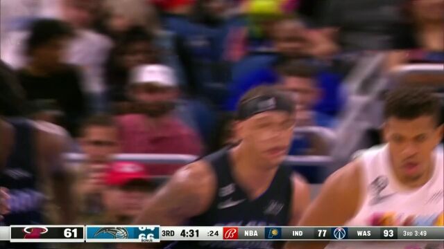 任你怎么防！班凯罗强攻内线送球入网