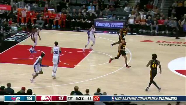 NBA常规赛：76人vs老鹰第1节英文原声回放