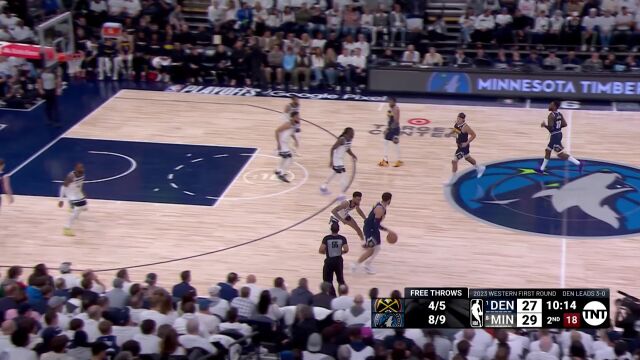 一招声东击西玩出花 穆雷击地妙传戈登双手重扣得手