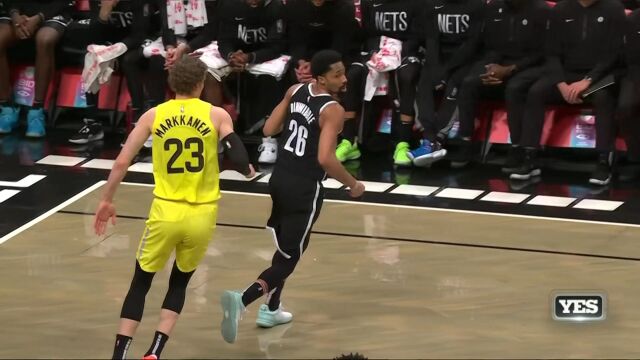 马尔卡宁反击推进补篮得手 丁威迪沾衣十八跌打成2+1