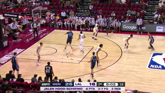 根本无惧对抗 拉拉维亚顶着防守强势扣篮