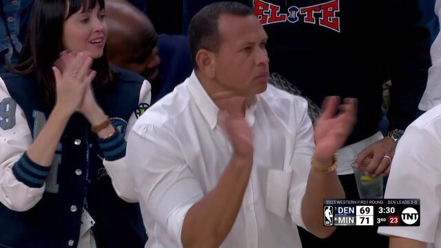 世间功夫唯快不破 爱德华兹风驰电掣直杀禁区上篮打进