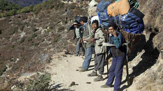 韩国登山队遇难:但他们背后的向导,每天经历鬼门关,却无人关注