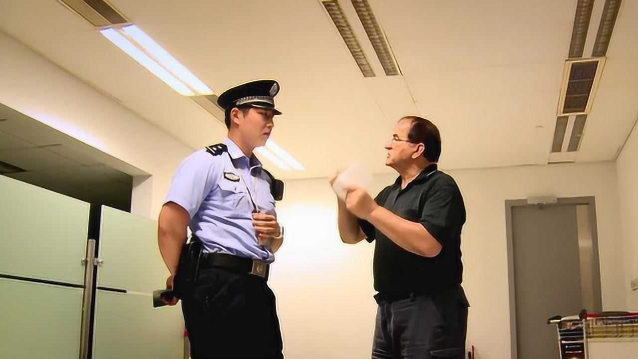 最牛民警全程英语执法,＂歪果仁＂被折服