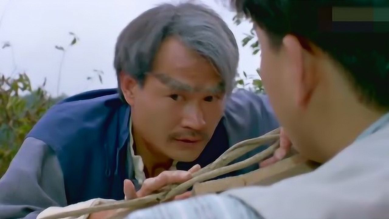 林正英电影系列吕方逃命被一把摁住没想到英叔拿徒弟当诱饵