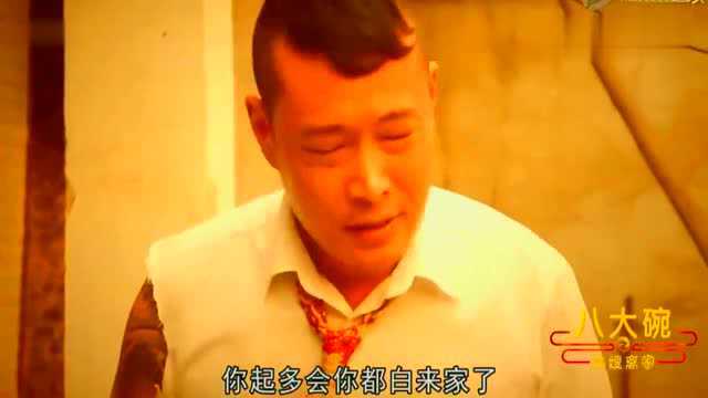 新沂八大碗:二哥卖鸡蛋的姿势,帅不?