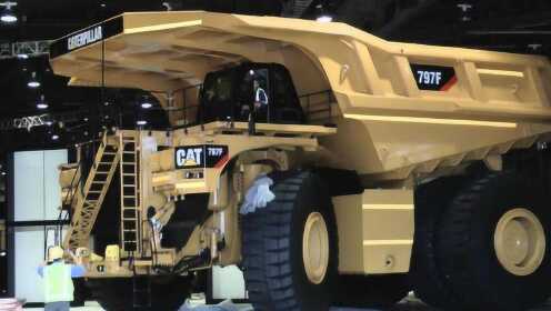 世界上最大的汽车，坦克在他面前只能当个弟弟，地主家都装不下 - 腾讯视频