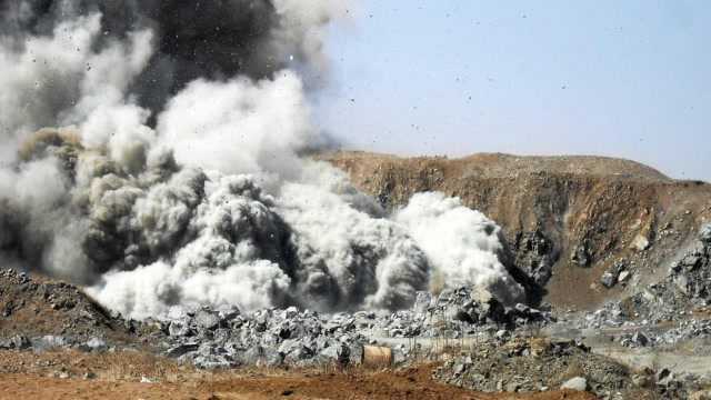 世界最大爆破工程,宁夏大峰煤矿硐室爆破,堪比半个原子弹爆炸