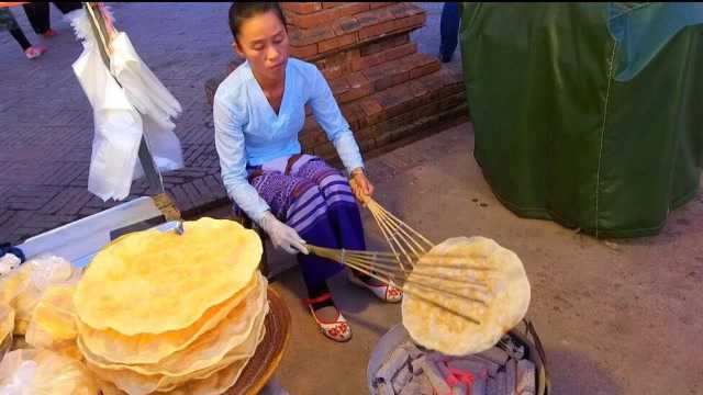 实拍云南西双版纳,傣族特色美食豪崩,在炭火上烤一烤就会变大