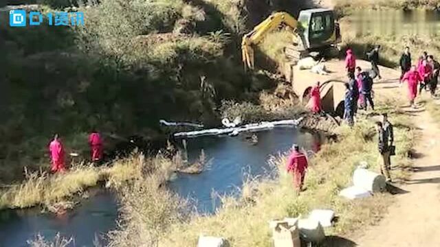 延安某采油厂发生特大漏油 2公里河道全被污染