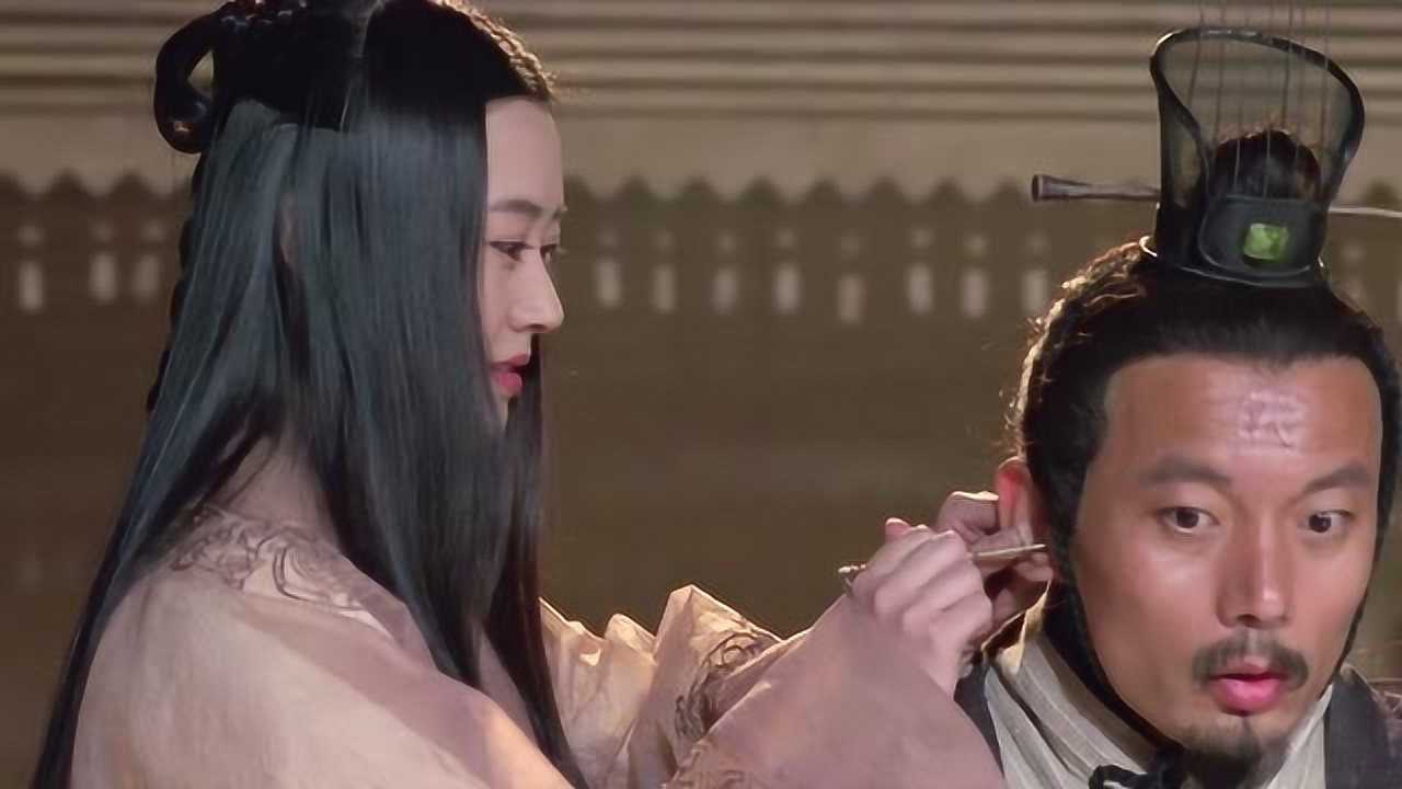 高渐离正在弹琴栎阳公主突然出现高渐离瞬间不知所措了